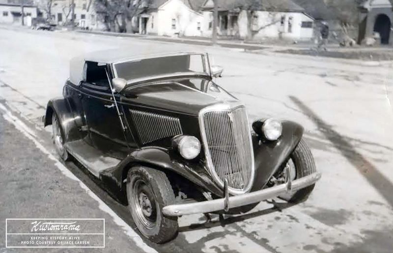 File:Ed-larsen-1934-ford-custom.jpg